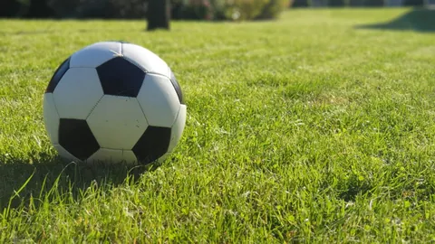 牙买加足球盛宴：卡瓦立尔激战阿内特加登斯，谁能笑到最后？